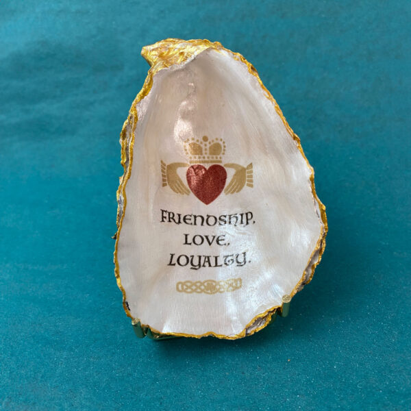 Claddagh Ring design on Oyster shell