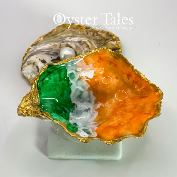 Irish flag jewellery dish made with real oysters